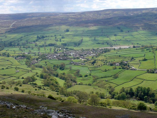 Reeth-taken-from-Fremington-Edge-Swaledale.jpg